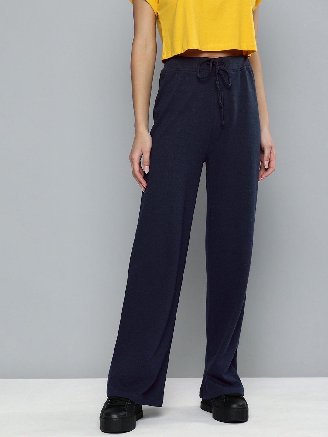 

Harvard Women Navy-Blue Solid Regular Fit Mid Rise Flared Track Pants