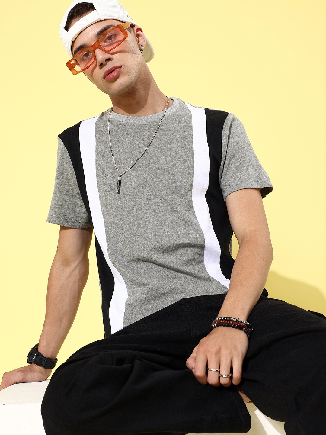 

Harvard Men Grey Melange & Black Colourblocked T-shirt