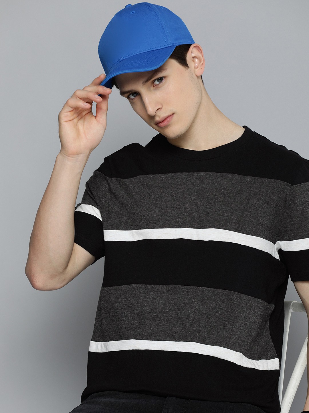 

Harvard Men Black & White Striped Pure Cotton Round Neck T-shirt