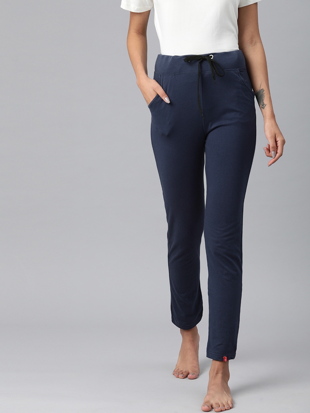 

NOT YET by us Women Navy Blue Solid Cropped Cotton Lounge Pants