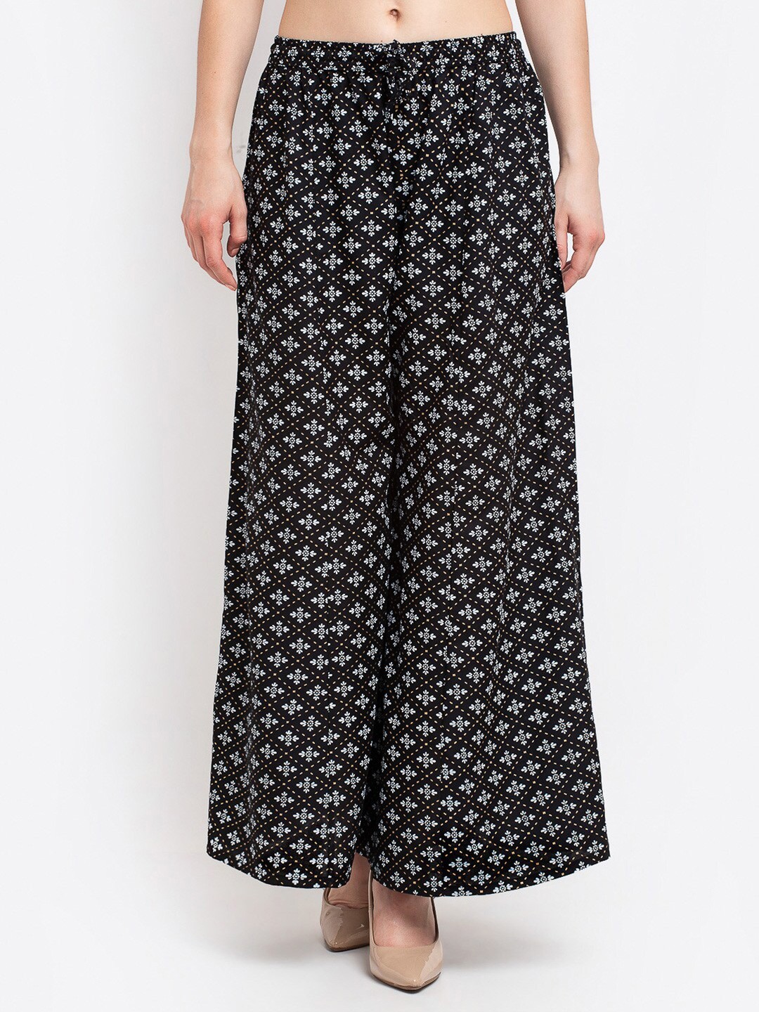 

GRACIT Women Black & White Floral Printed Flared Knitted Palazzos