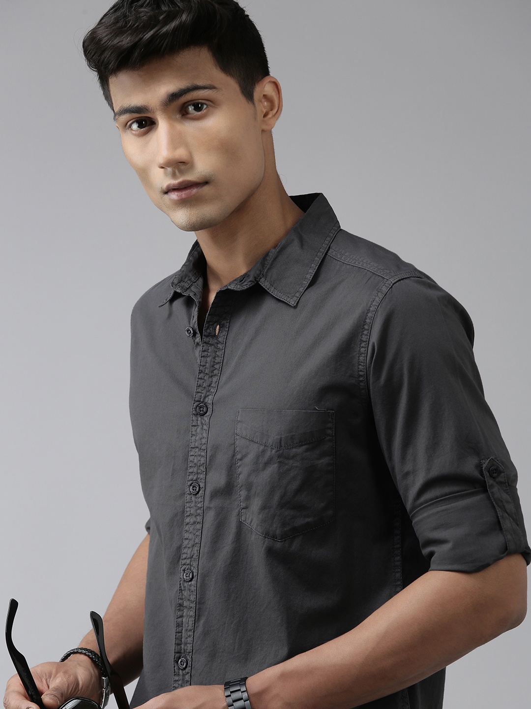 

Roadster Men Charcoal Grey Solid Pure Cotton Casual Shirt