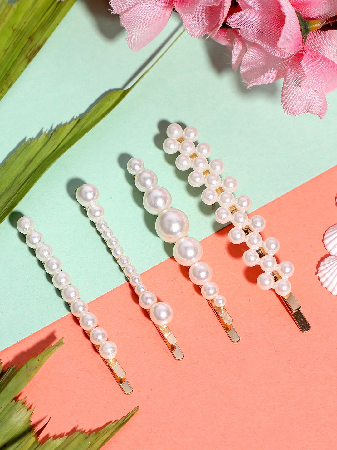

Blueberry Women White & Gold-Toned Set of 4 Embellished Bobby Pins