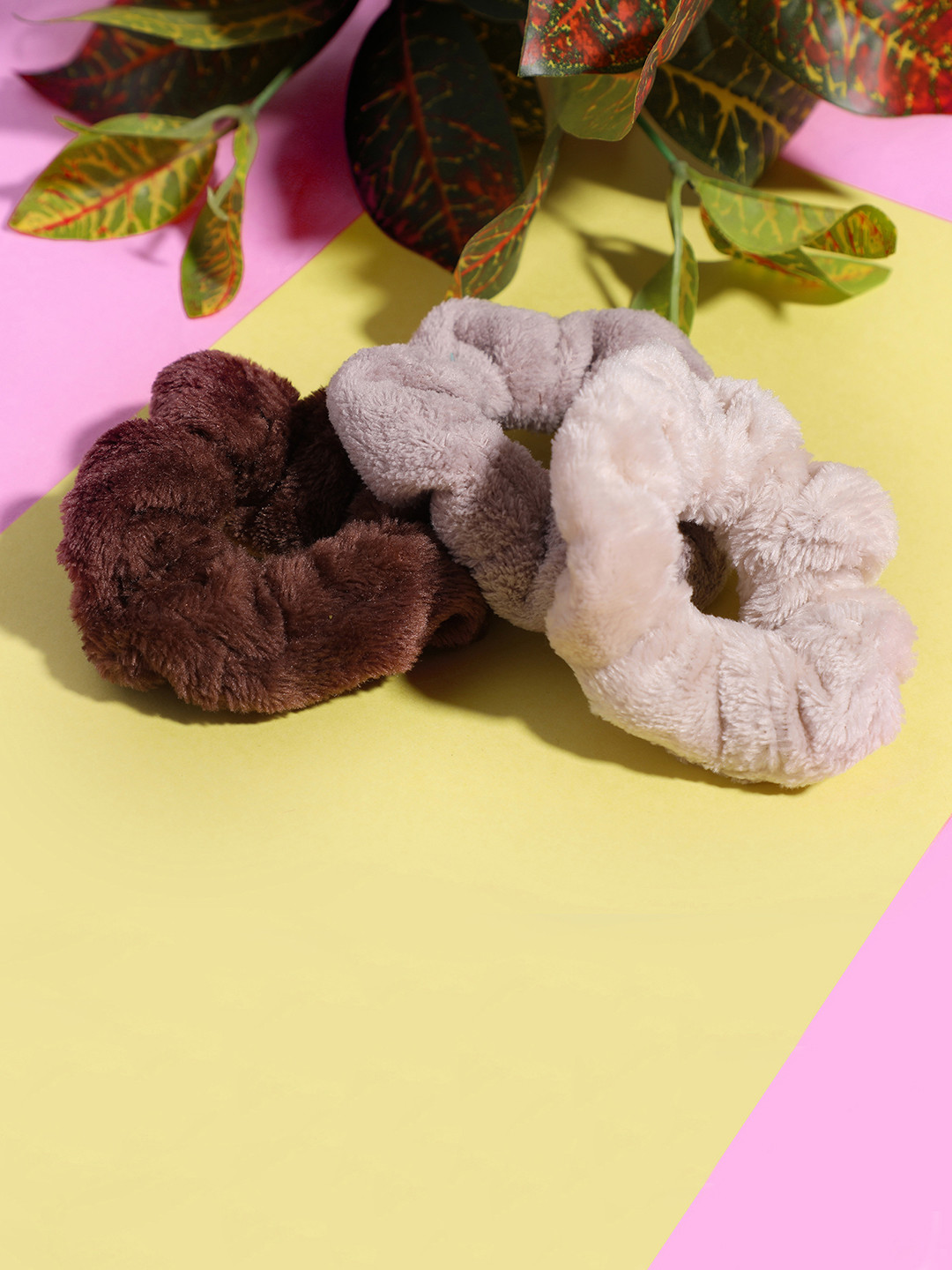 

Blueberry Women Set of 3 Velvet Scrunchies, Pink