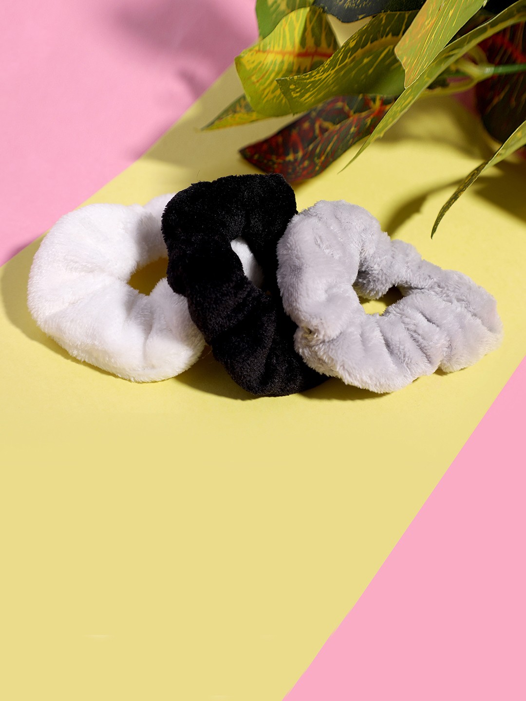 

Blueberry Women Black & Grey Set of 3 Ponytail Holders