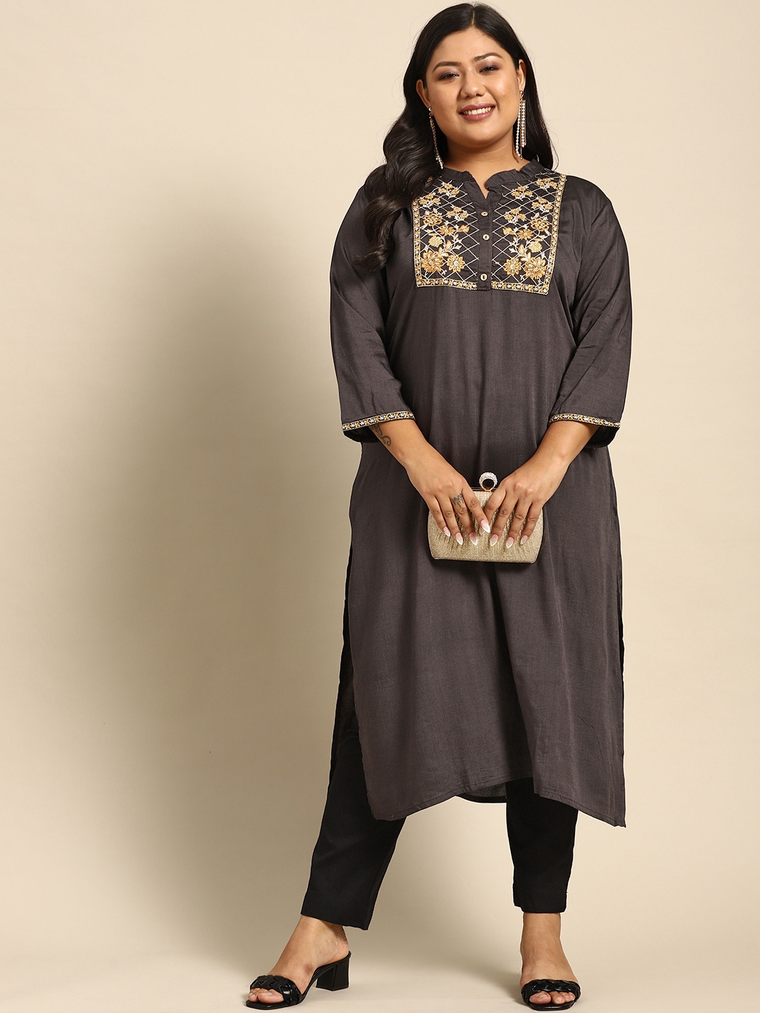 

RANGMAYEE Women Grey Embroidered Thread Work Liva Kurta