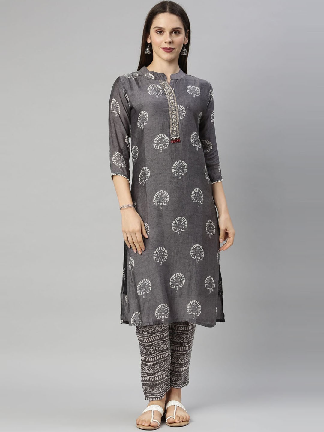 

Neerus Women Grey Ethnic Motifs Printed Regular Kurta with Trousers