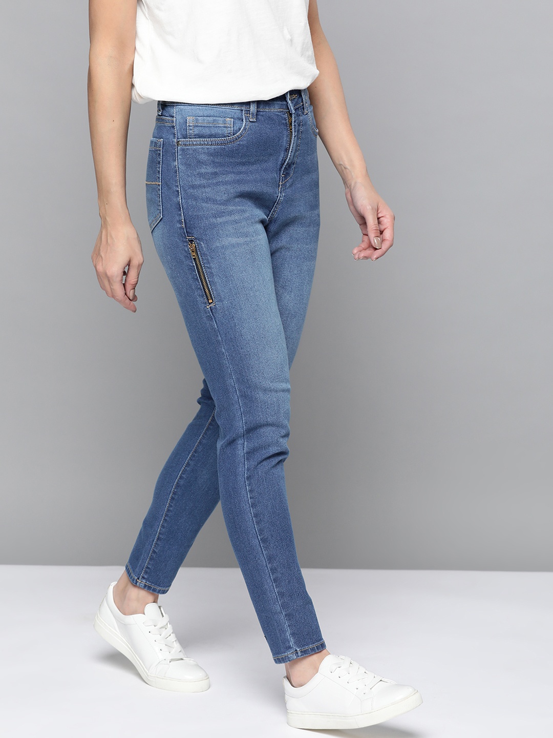 

Mast & Harbour Women Blue Skinny Fit Light Fade Stretchable Jeans