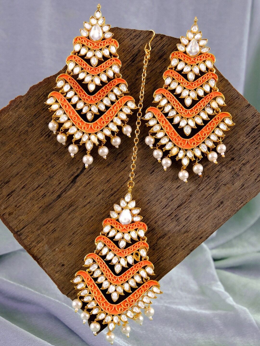 

Crunchy Fashion Gold-Plated Red Contemporary Drop Earrings & Maang Tika Set