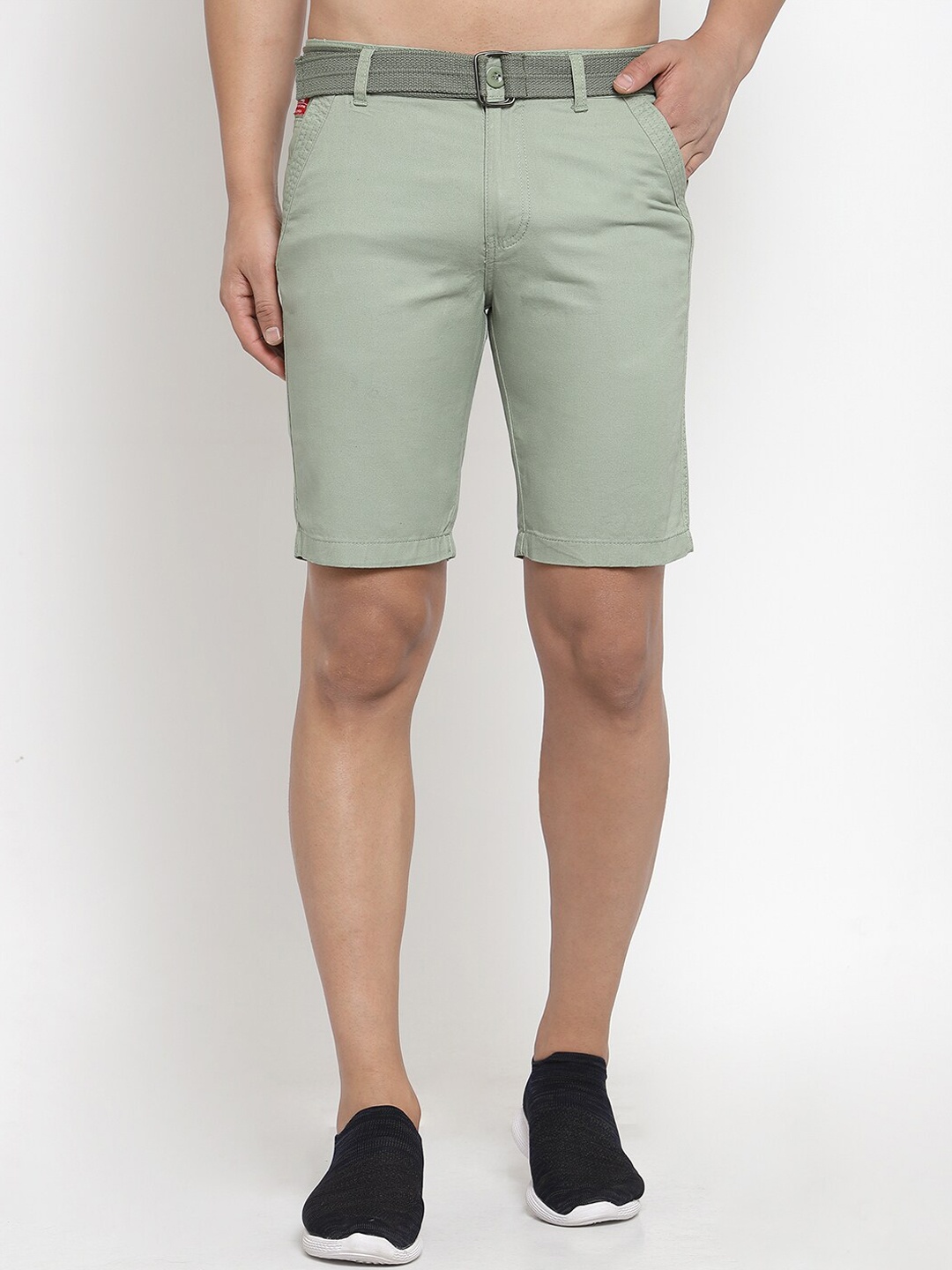 

Xee Men Green Solid Regular Fit Shorts