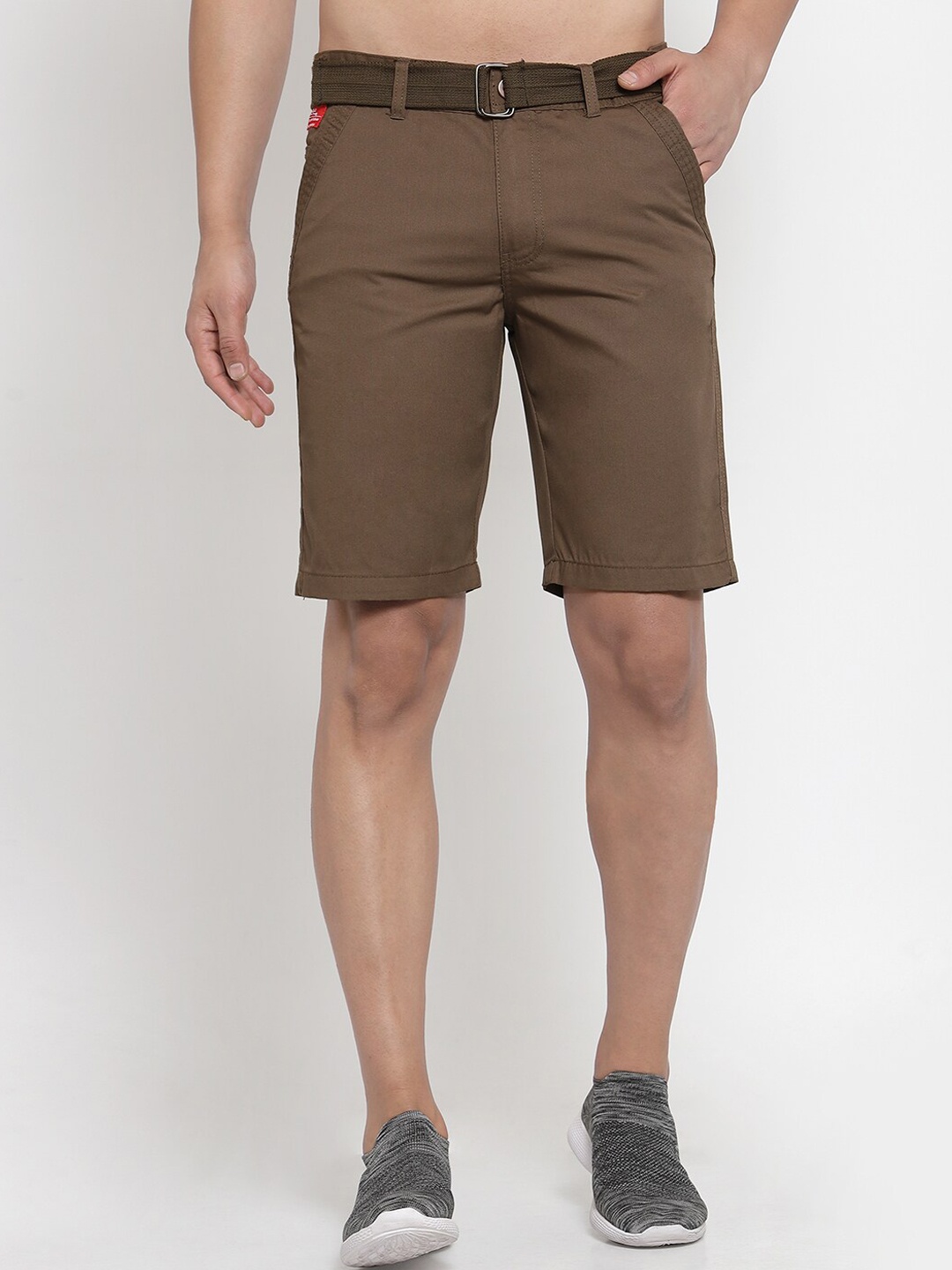 

Xee Men Brown Solid Regular Fit Shorts