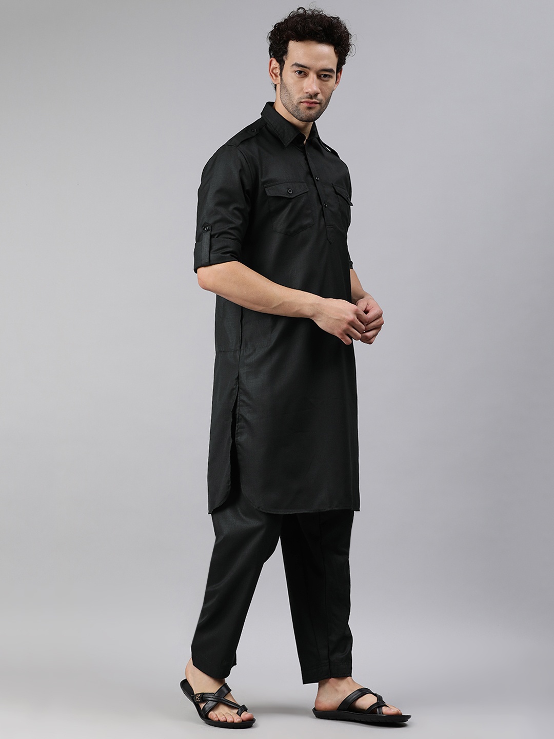 

Freehand by The Indian Garage Co Men Black Regular Kurta with Trousers