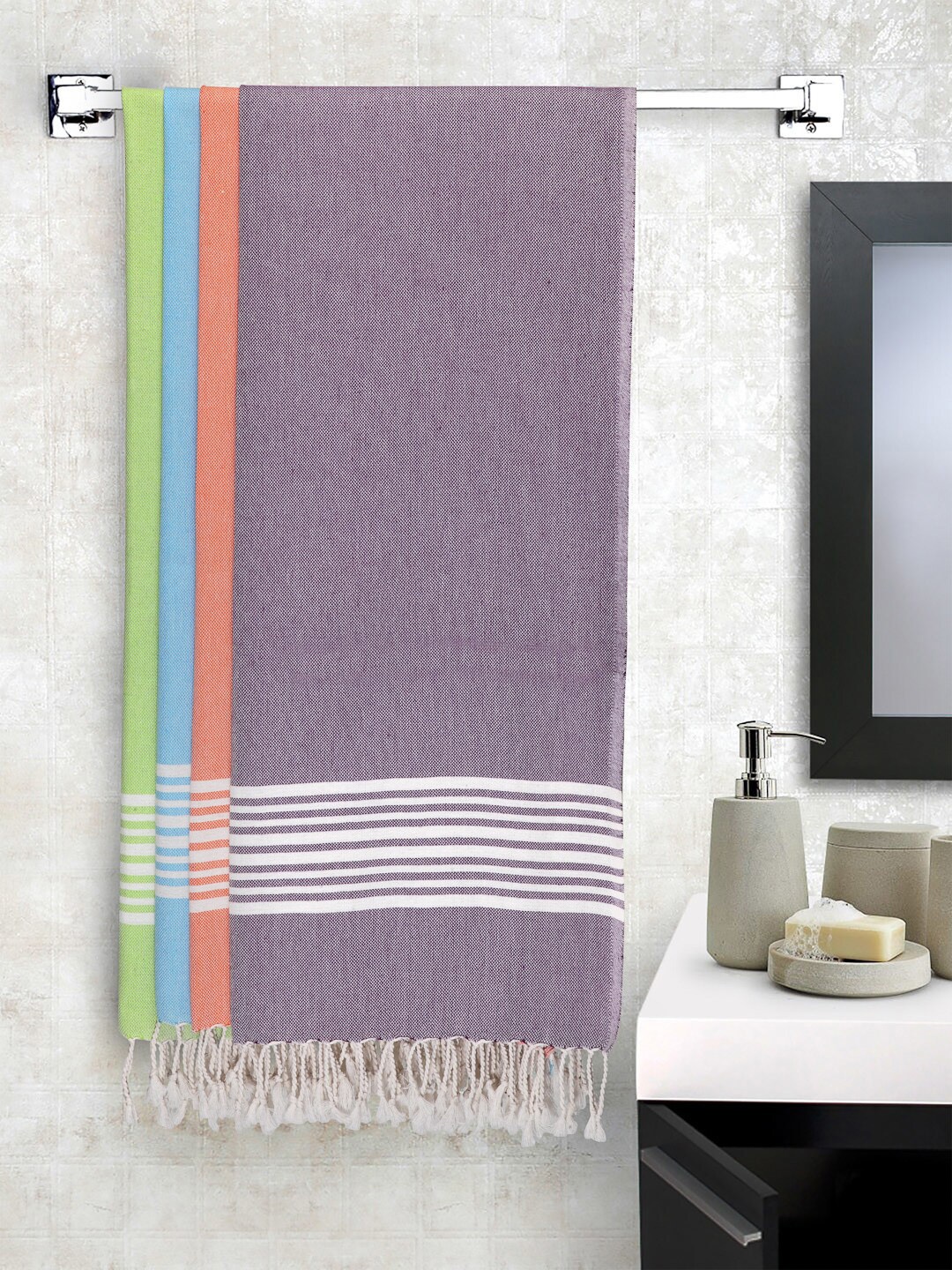 

Arrabi Set Of 4 Purple & Green Handwoven 210 GSM Cotton Bath Towels