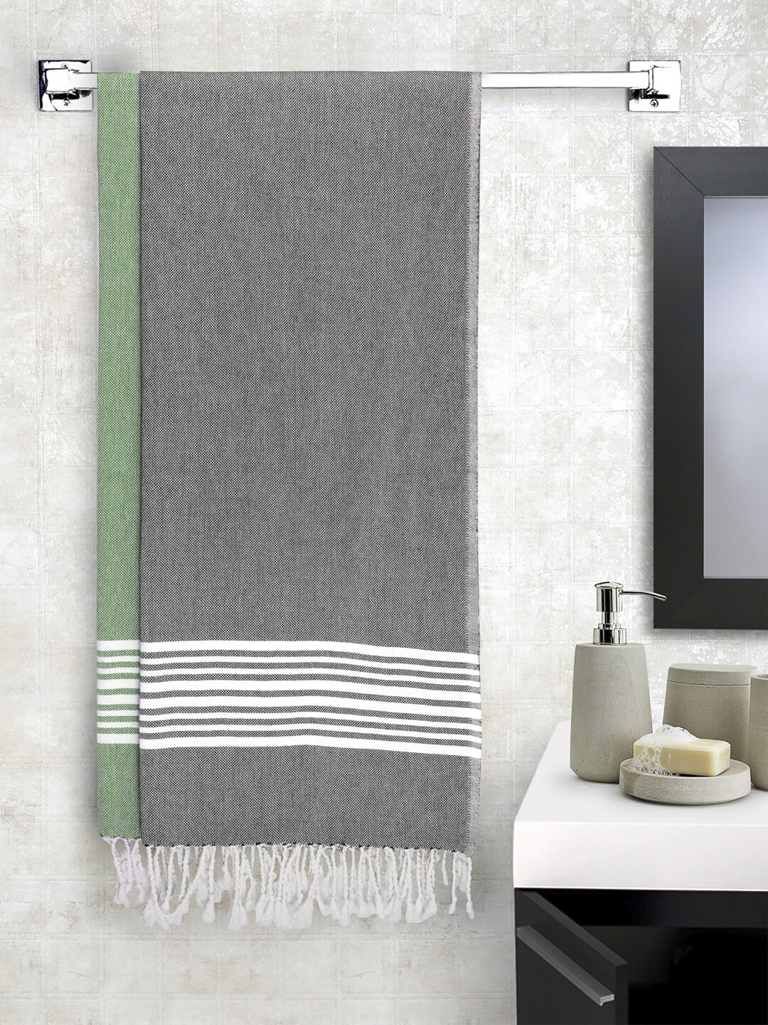 

Arrabi Set Of 2 Grey & Green Handwoven 210 GSM Cotton Bath Towels
