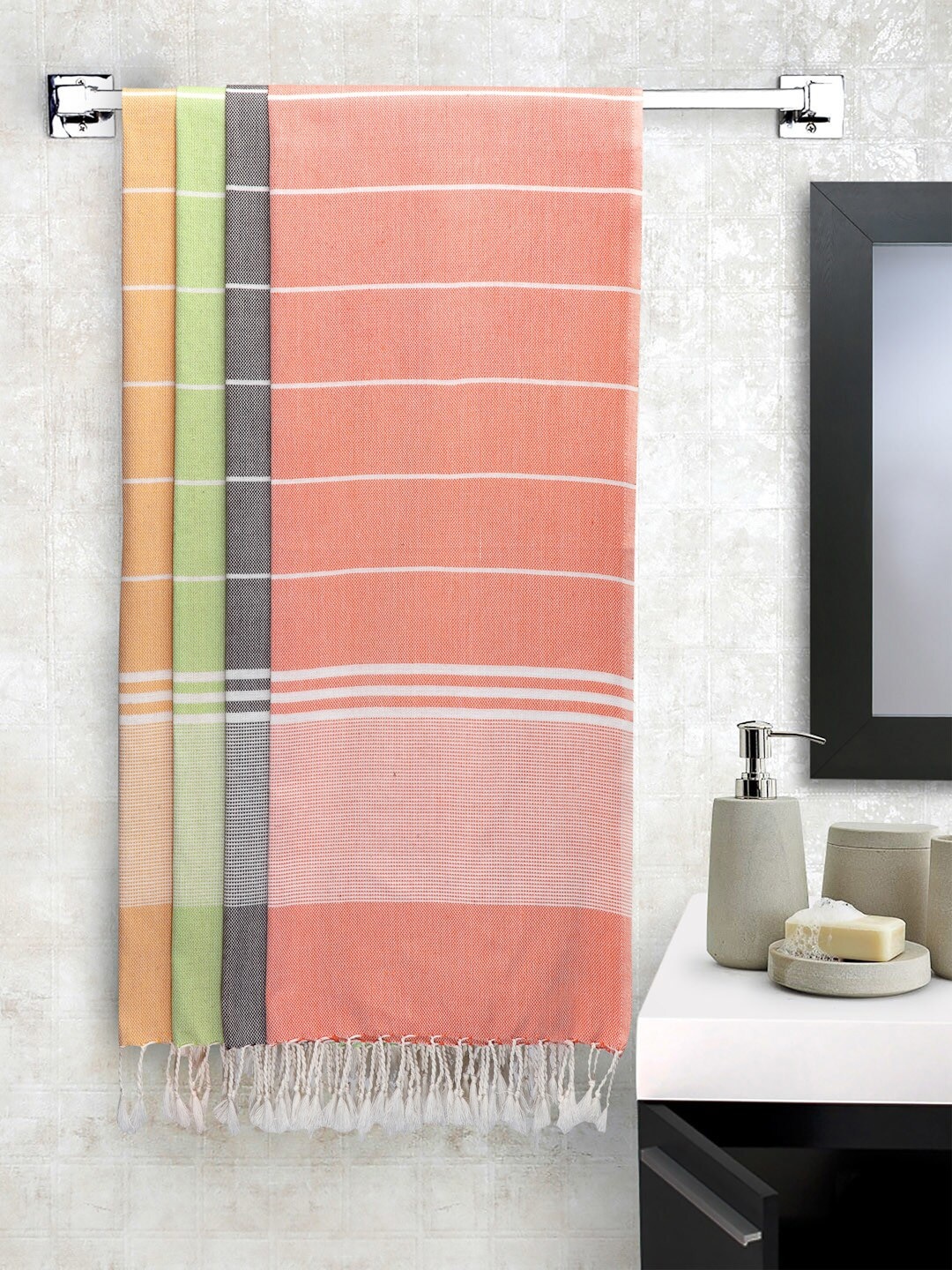 

Arrabi Set Of 4 Handwoven 210 GSM Cotton Bath Towels, Peach