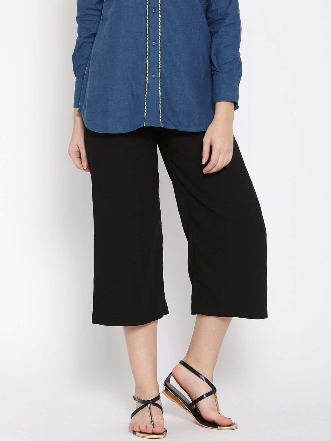 

W Women Black Solid Culottes