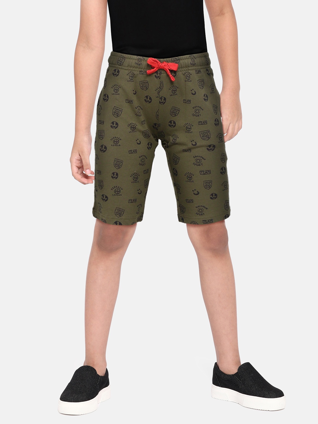 

Indian Terrain Boys Olive Green & Black Printed Pure Cotton Regular Shorts