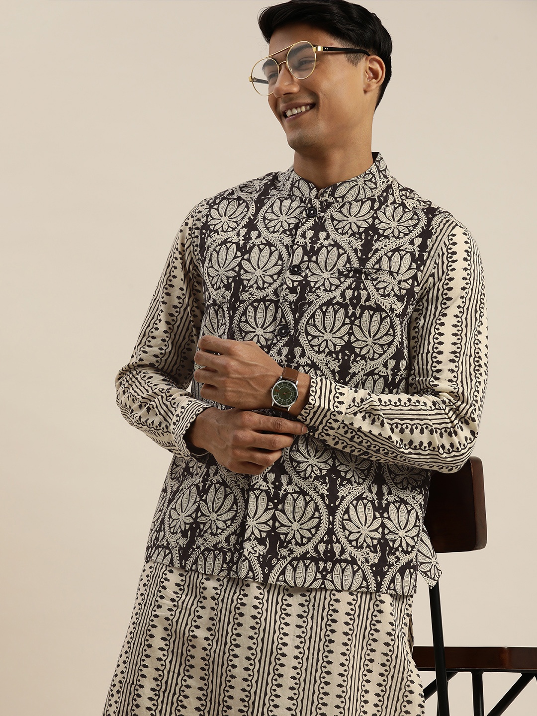 

Taavi Men Black Bagru Printed Pure Cotton Kurta with Trousers & Nehru Jacket