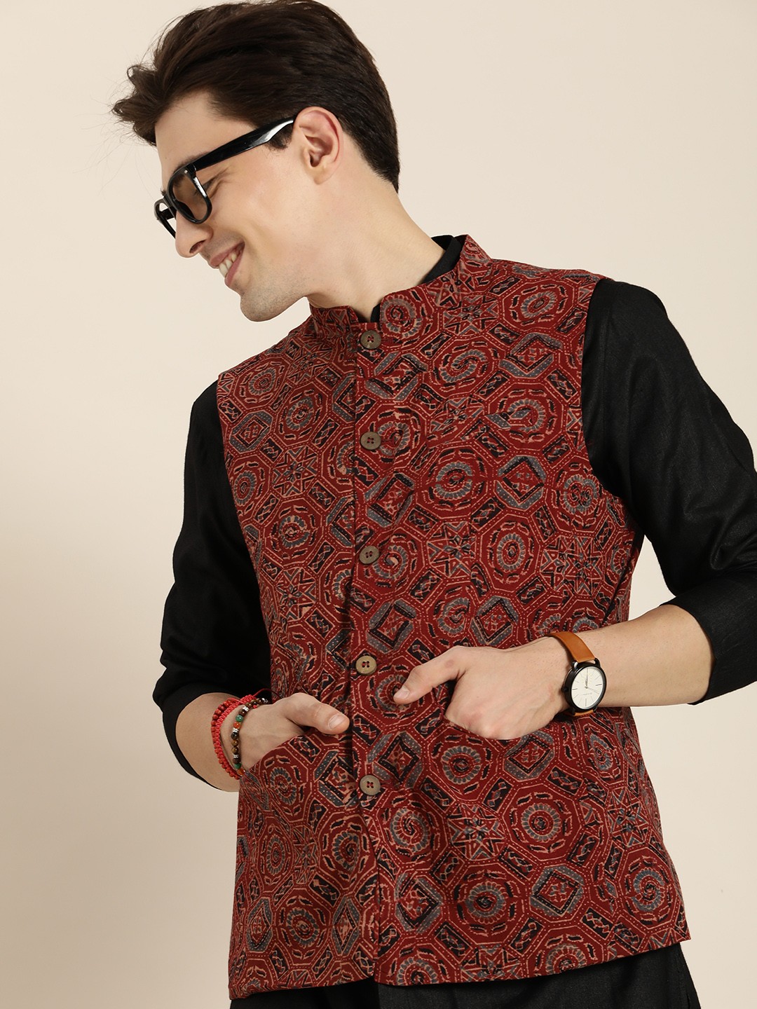 

Taavi Men Maroon Geometric Ajarakh Printed Regular Pure Cotton Nehru Jacket
