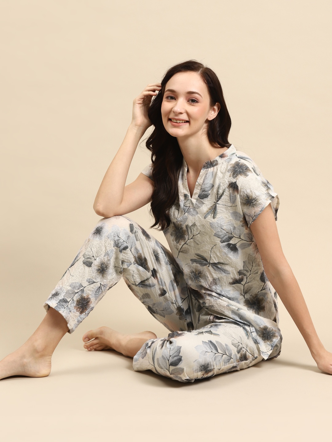 

Prakrti Women Cream-Coloured & Blue Digital Floral Print Crinkled Effect Cotton Pyjama Set
