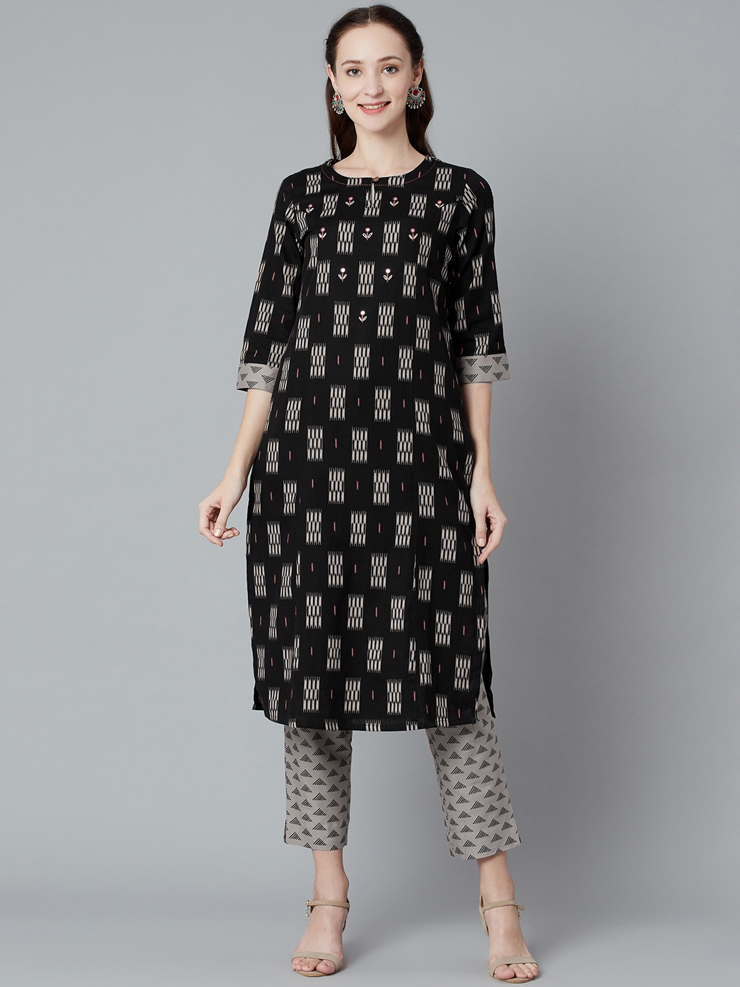 

PIROH Women Black Ikat Printed Regular Kurta with Trousers