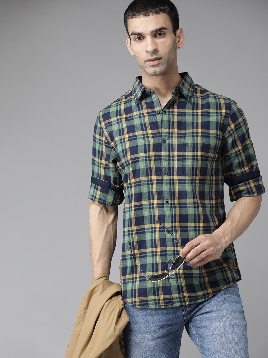 

Roadster Men Navy Blue & Green Pure Cotton Checked Sustainable Casual Shirt