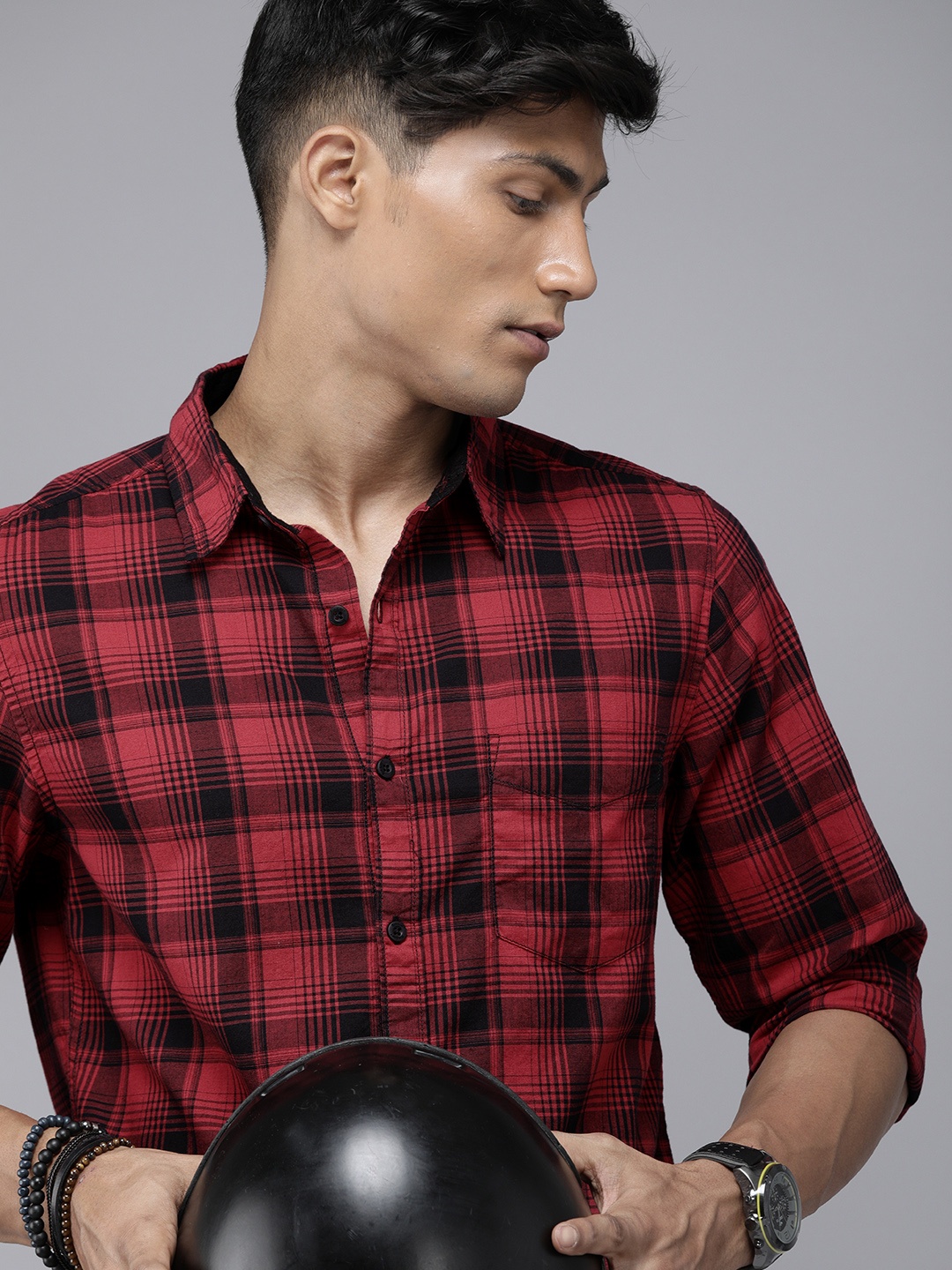 

Roadster Men Red Checked Casual Shirt