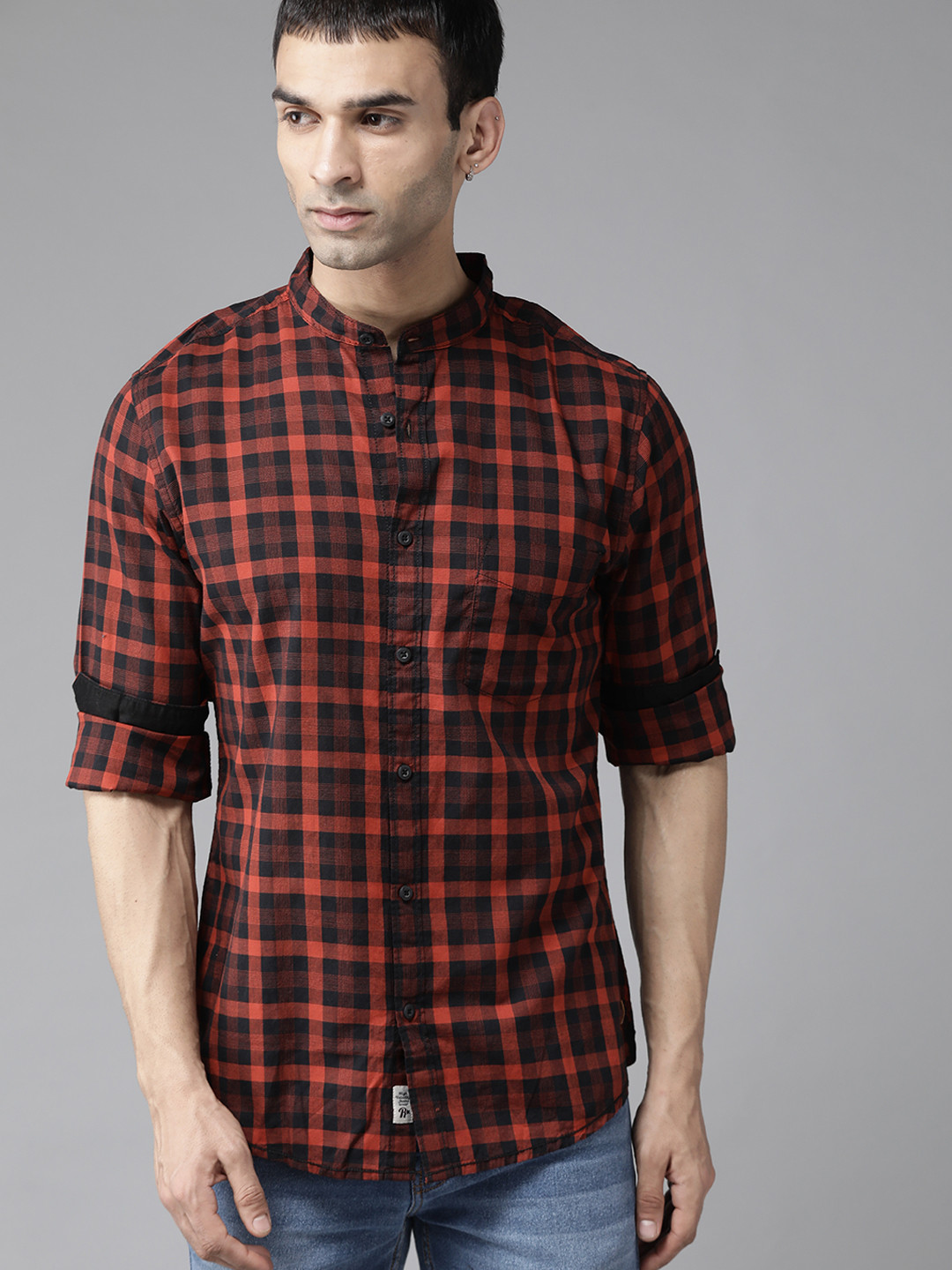 

Roadster Men Black & Red Pure Cotton Checked Casual Shirt