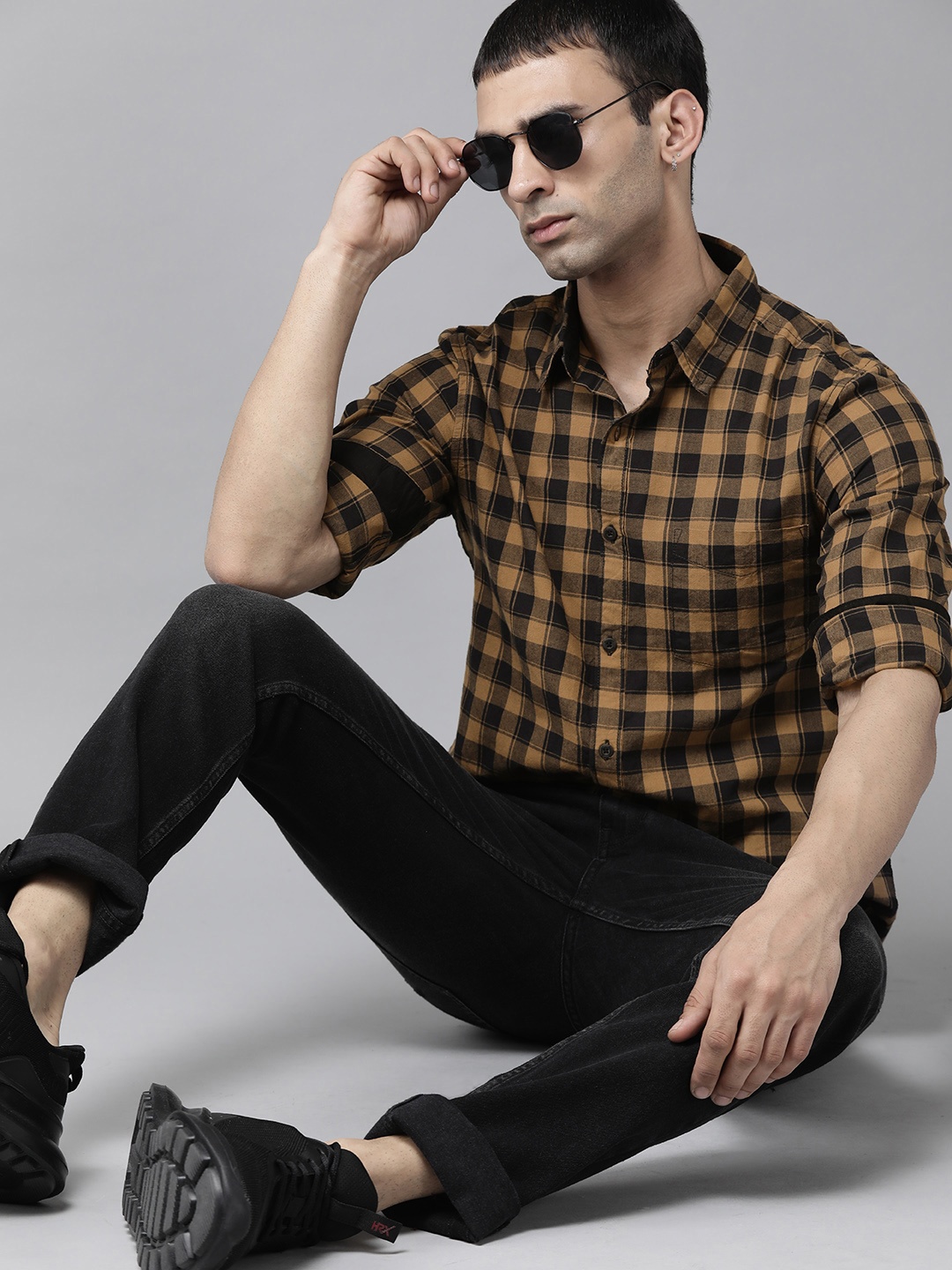 

Roadster Men Black & Mustard Brown Pure Cotton Checked Sustainable Casual Shirt