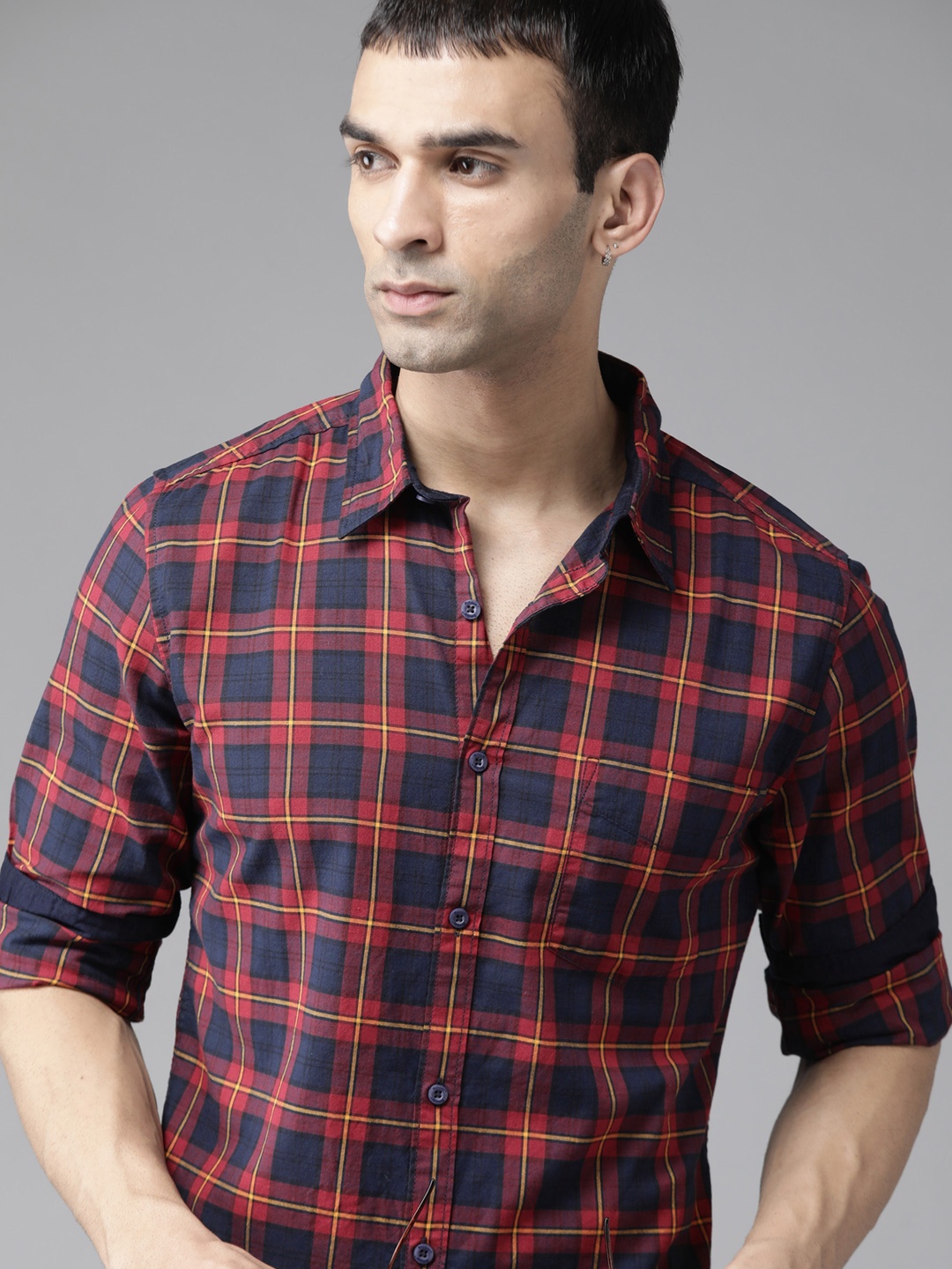 

Roadster Men Navy Blue & Maroon Pure Cotton Checked Casual Shirt