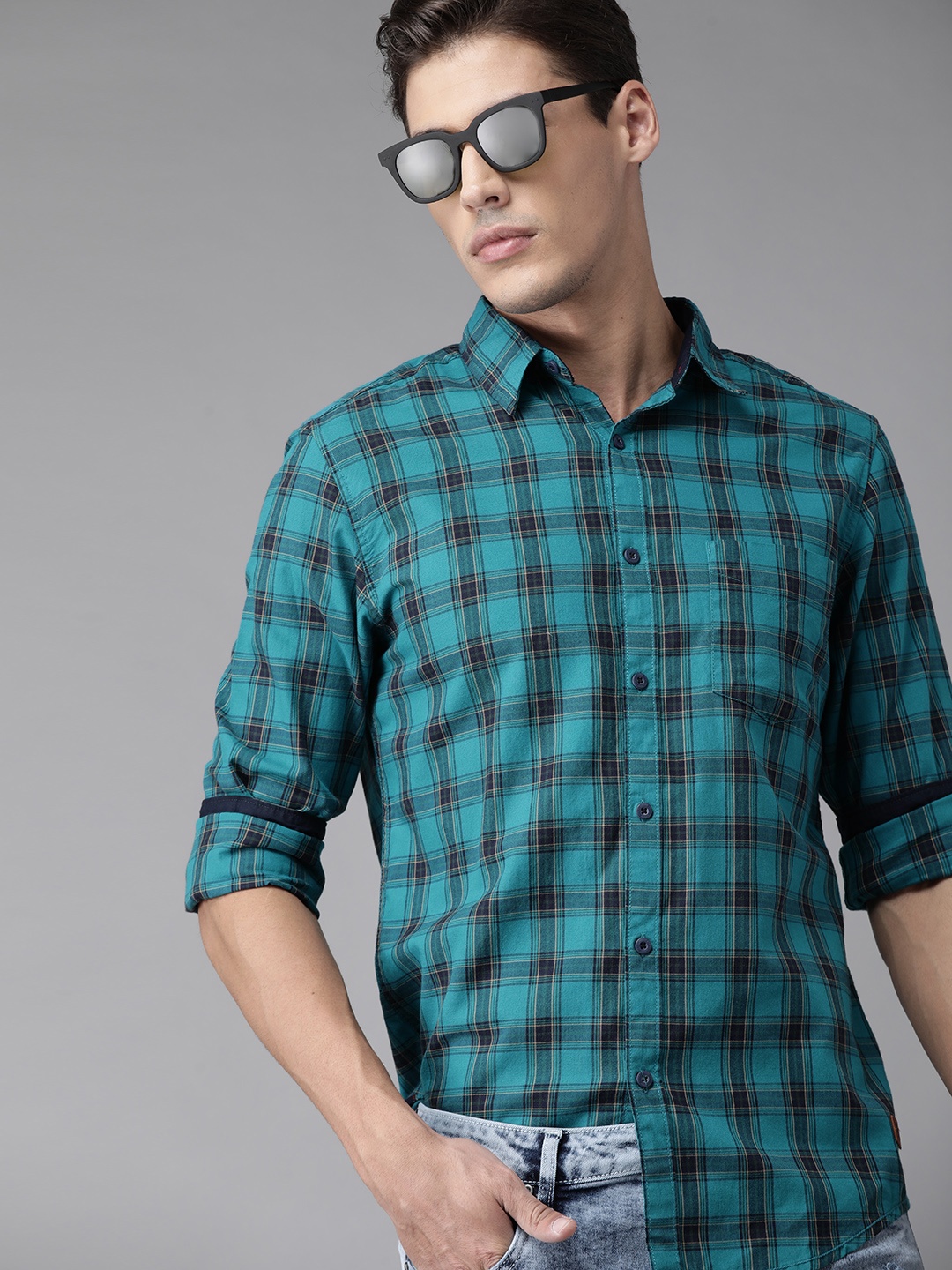 

Roadster Men Teal Green & Navy Blue Tartan Checked Cotton Casual Shirt