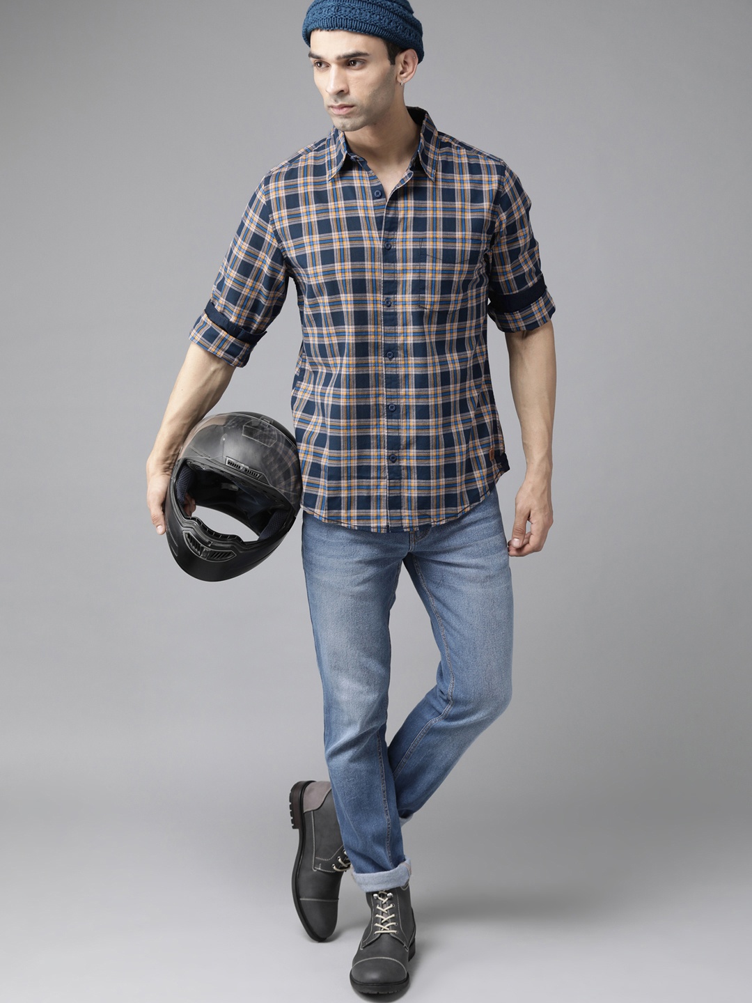 

Roadster Men Navy Blue & Pink Pure Cotton Checked Sustainable Casual Shirt