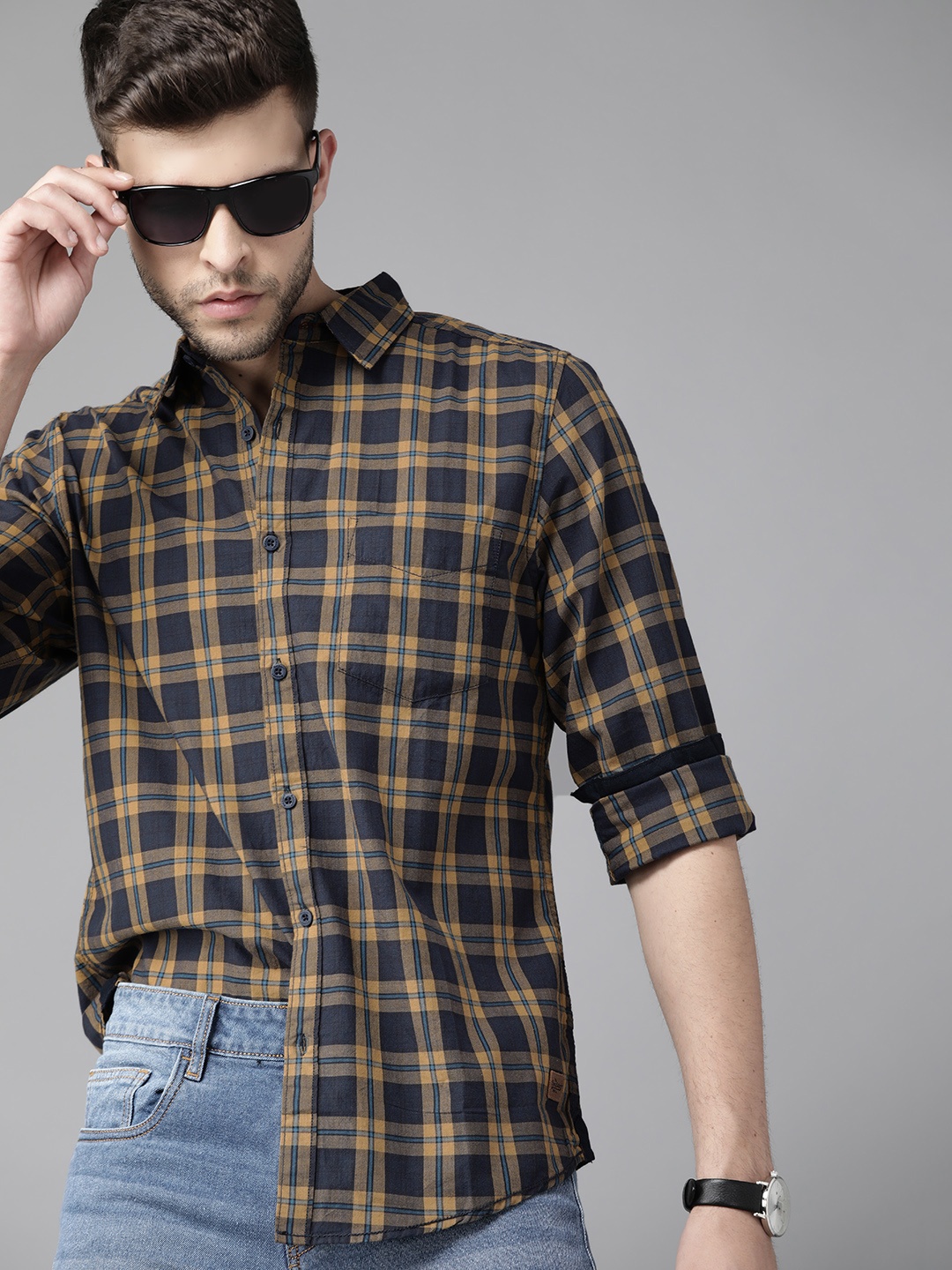 

Roadster Men Navy Blue & Khaki Pure Cotton Checked Casual Shirt