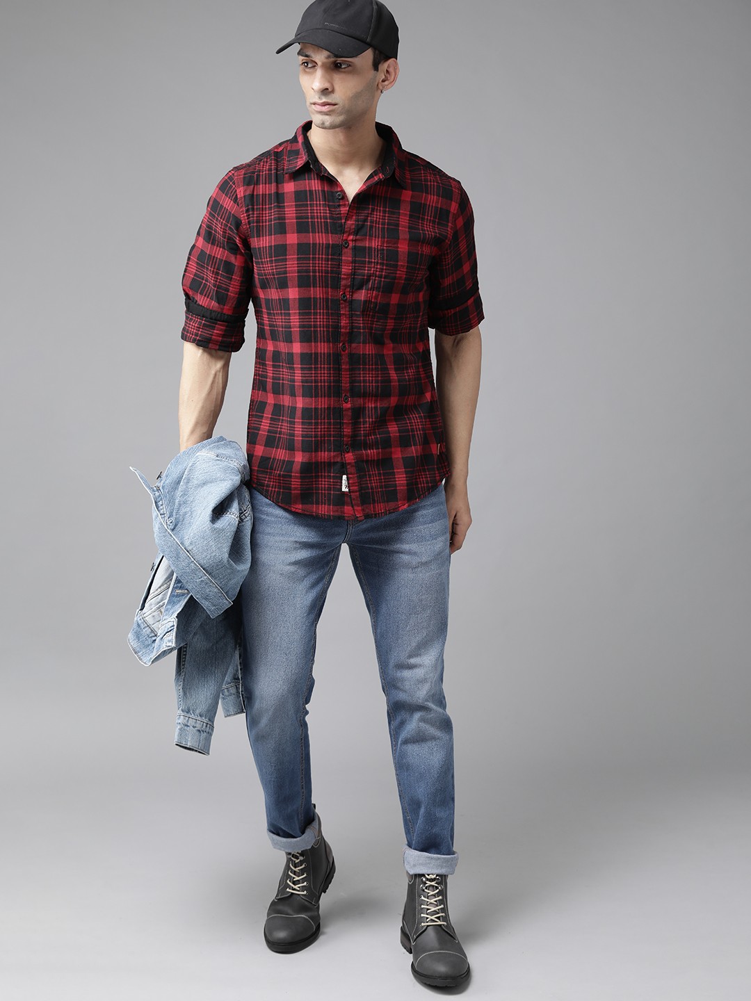 

Roadster Men Black & Red Pure Cotton Checked Sustainable Casual Shirt