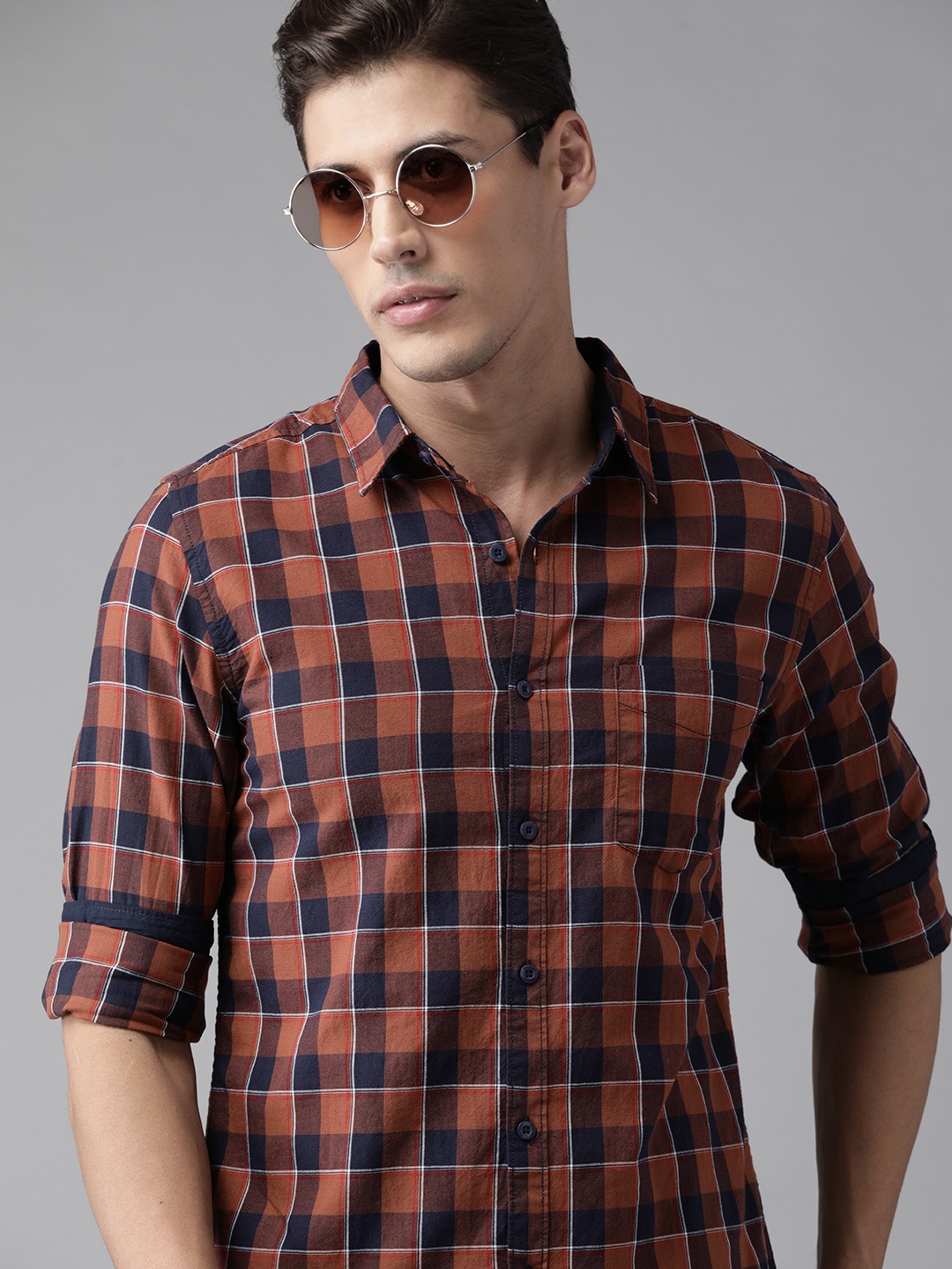 

Roadster Men Brown & Navy Blue Pure Cotton Windowpane Checked Sustainable Casual Shirt