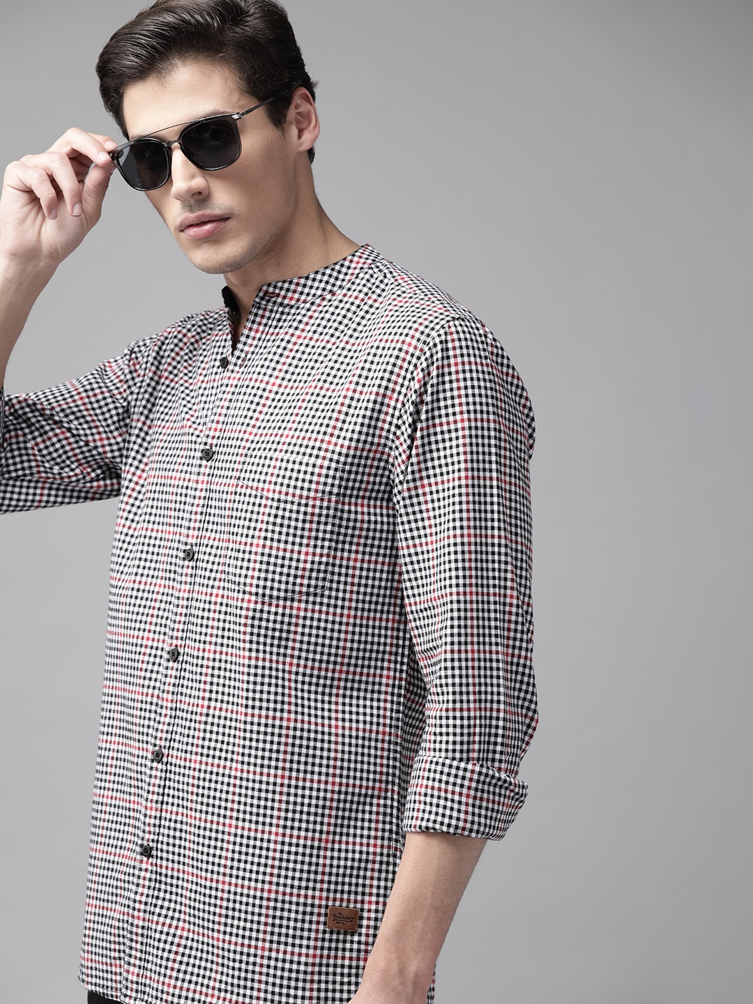 

Roadster Men Black & White Gingham Checked Pure Cotton Sustainable Casual Shirt