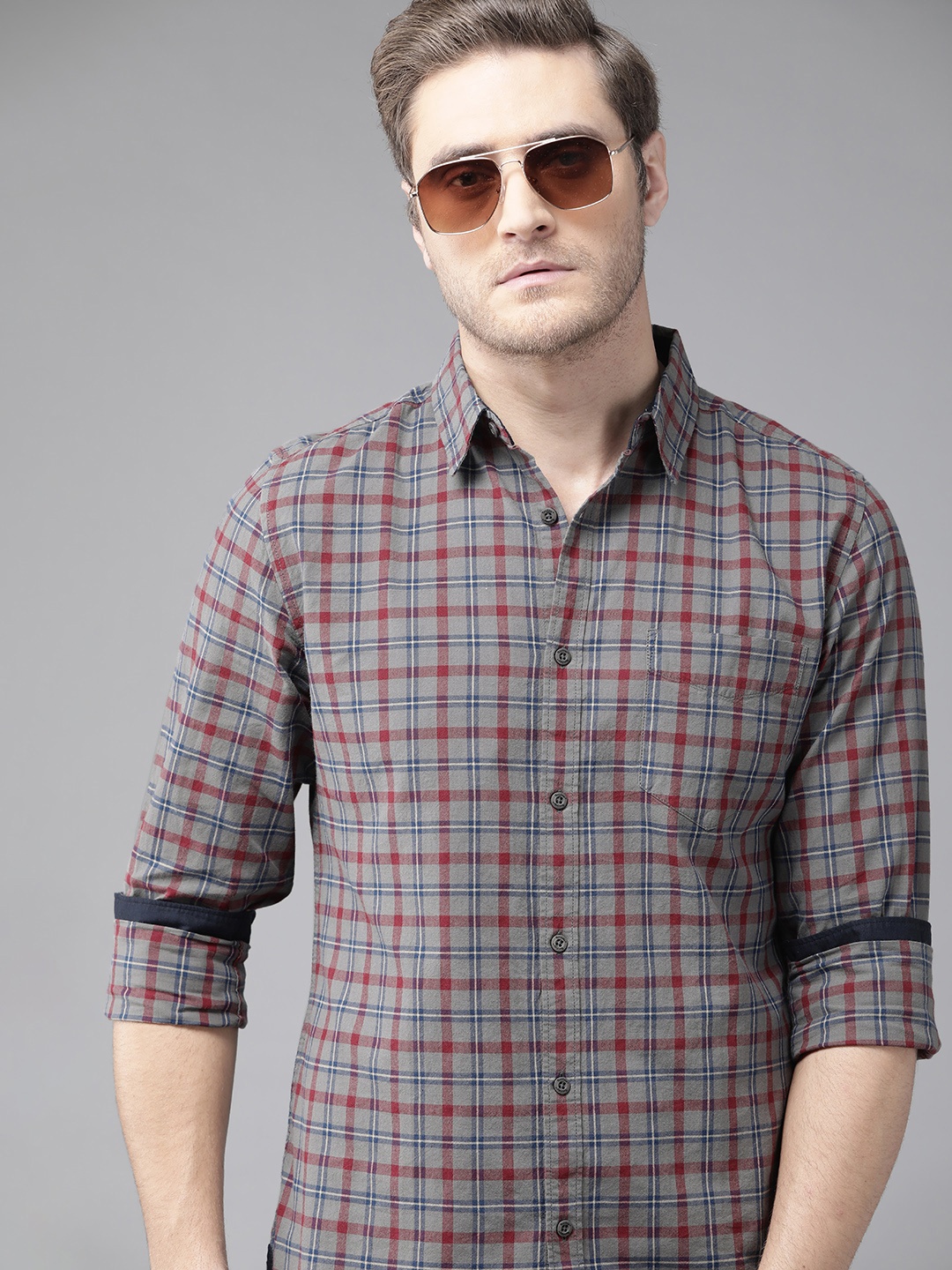 

Roadster Men Charcoal Grey & Red Pure Cotton Tartan Checked Casual Shirt