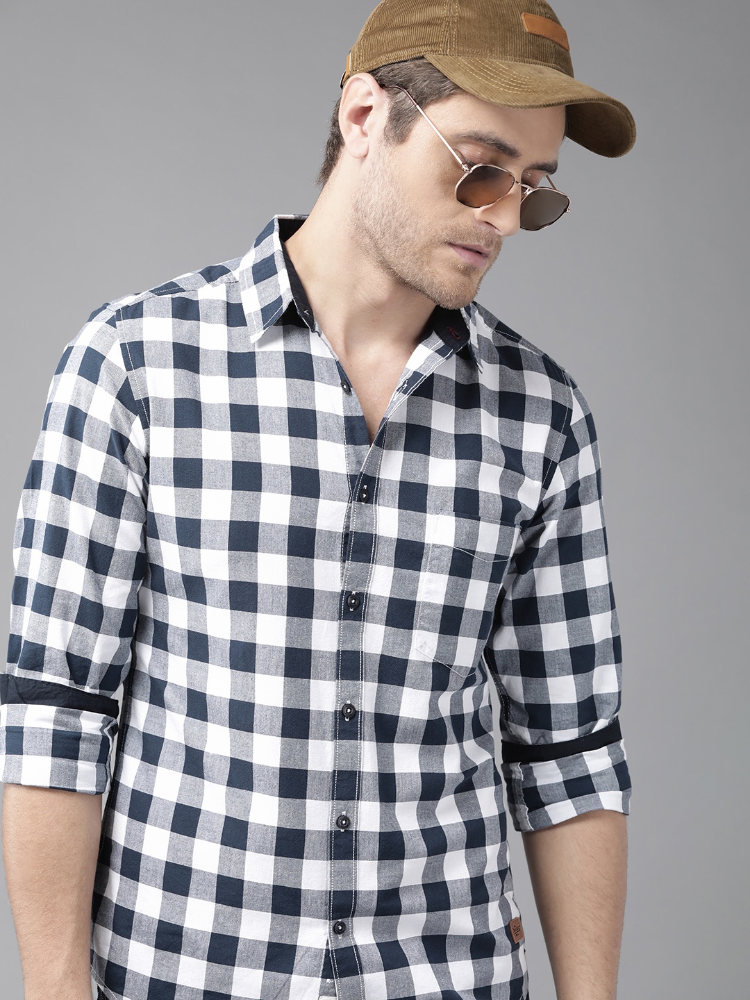 

Roadster Men Navy Blue & White Pure Cotton Tartan Buffalo Checks Checked Casual Shirt