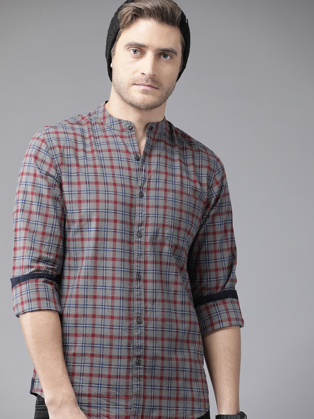 

Roadster Men Charcoal Grey and Red Pure Cotton Tartan Checked Sustainable Casual Shirt