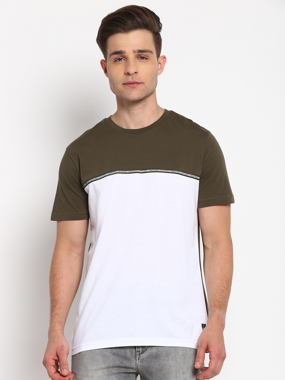 

Lee Men White & Olive Green Colourblocked Cotton T-shirt