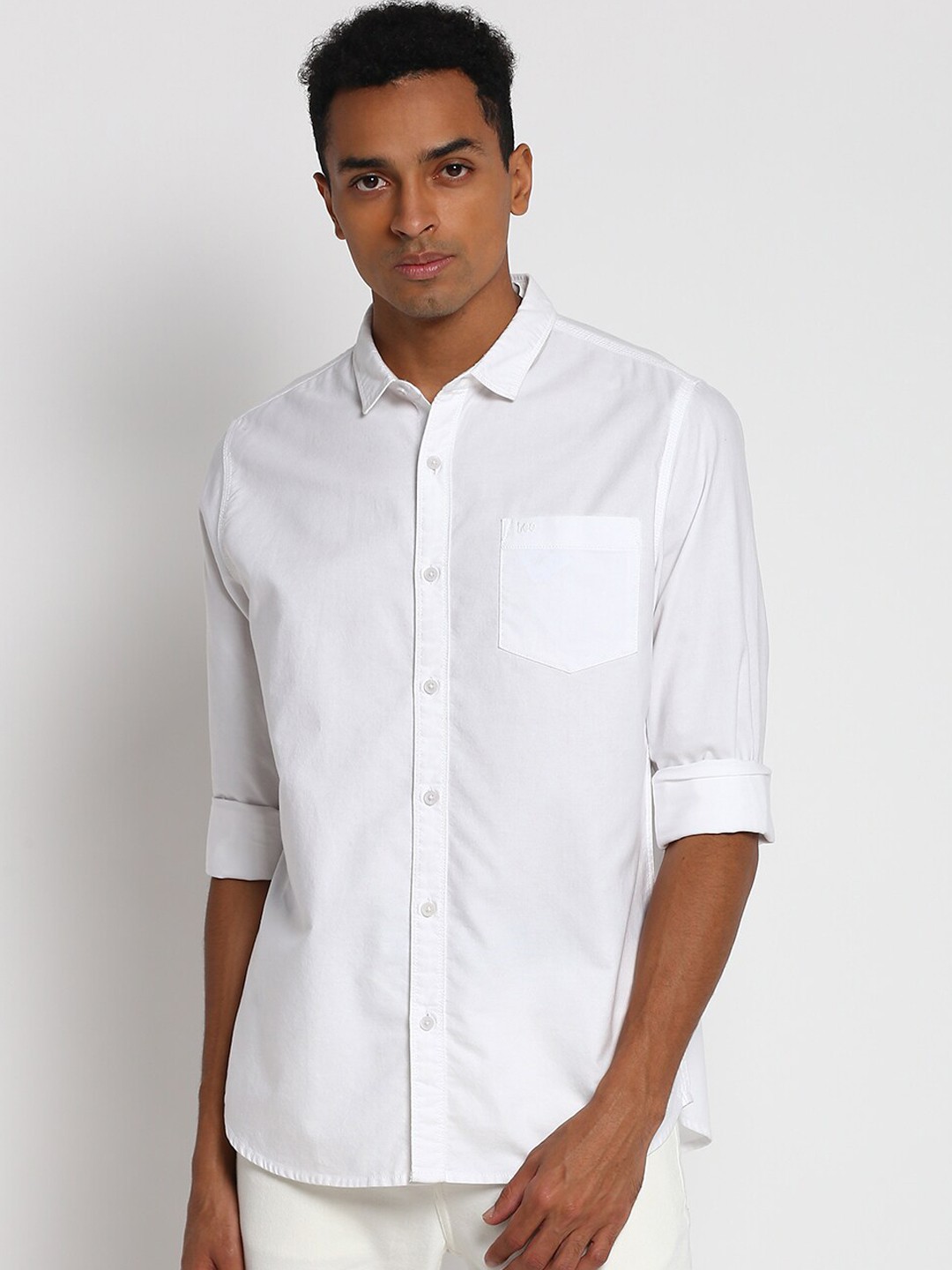 

Lee Men White Solid Slim Fit Opaque Casual Shirt