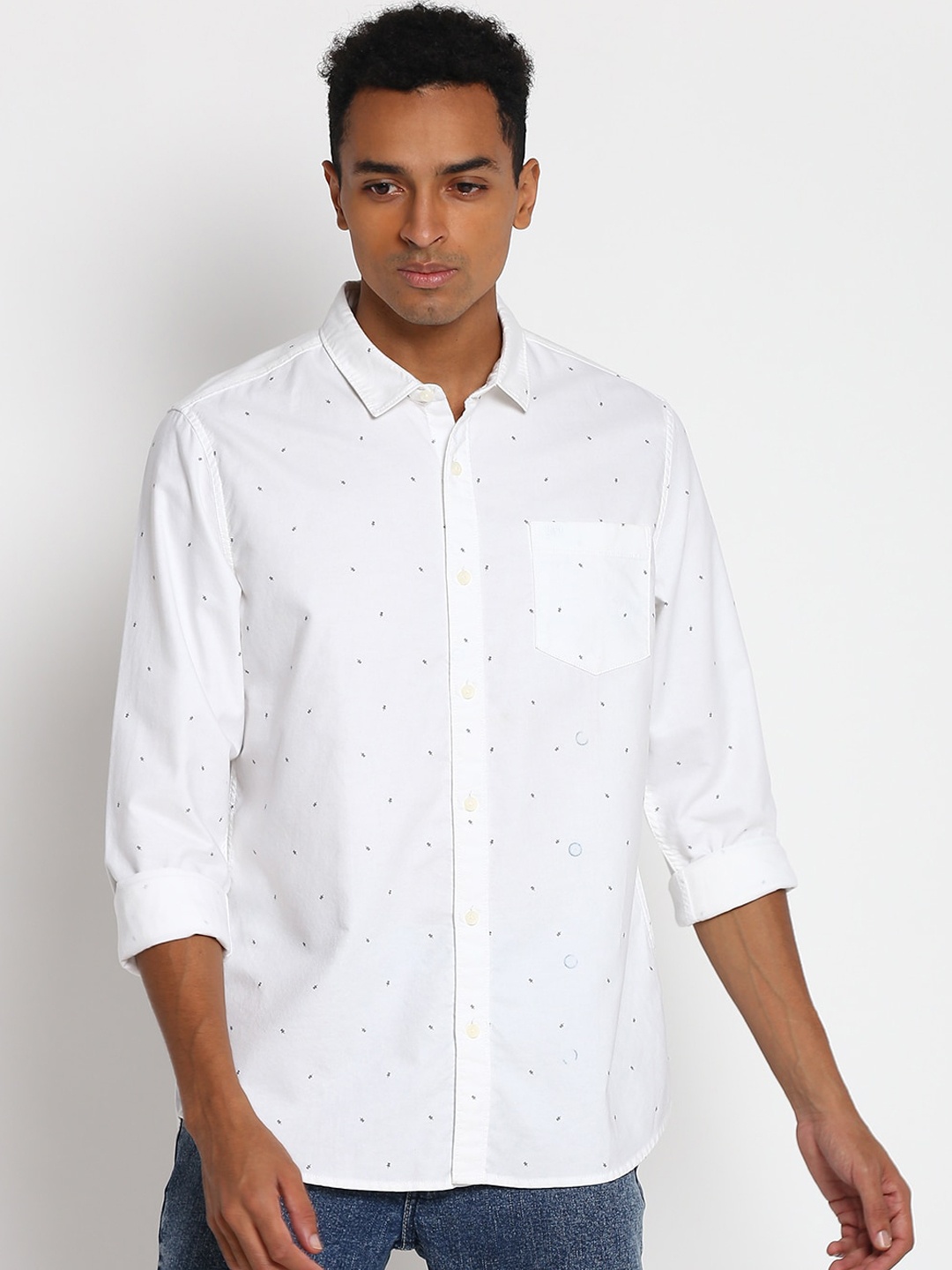 

Lee Men White Solid Slim Fit Opaque Cotton Casual Shirt