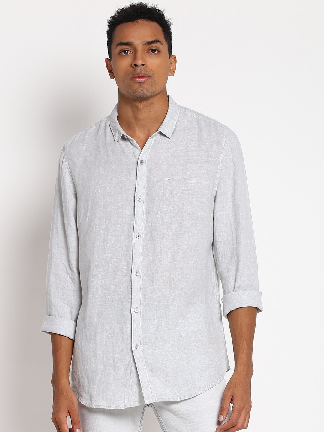 

Lee Men Off White Solid Slim Fit Opaque Cotton Casual Shirt