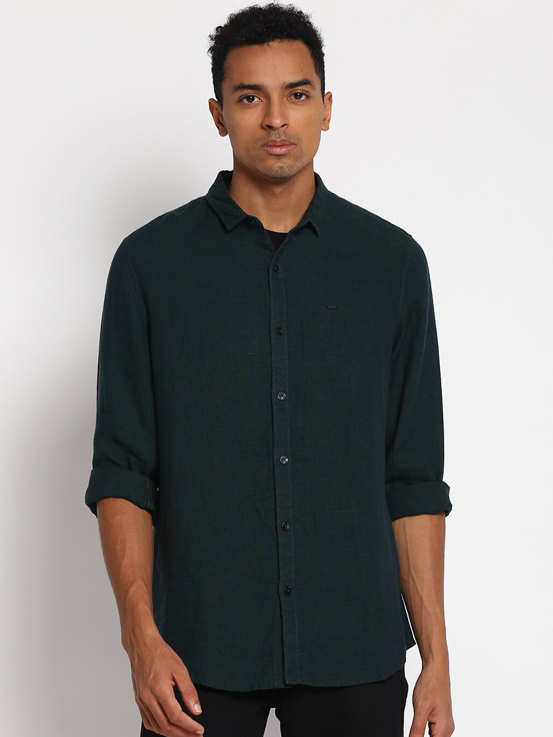 

Lee Men Green Solid Slim Fit Opaque Cotton Casual Shirt