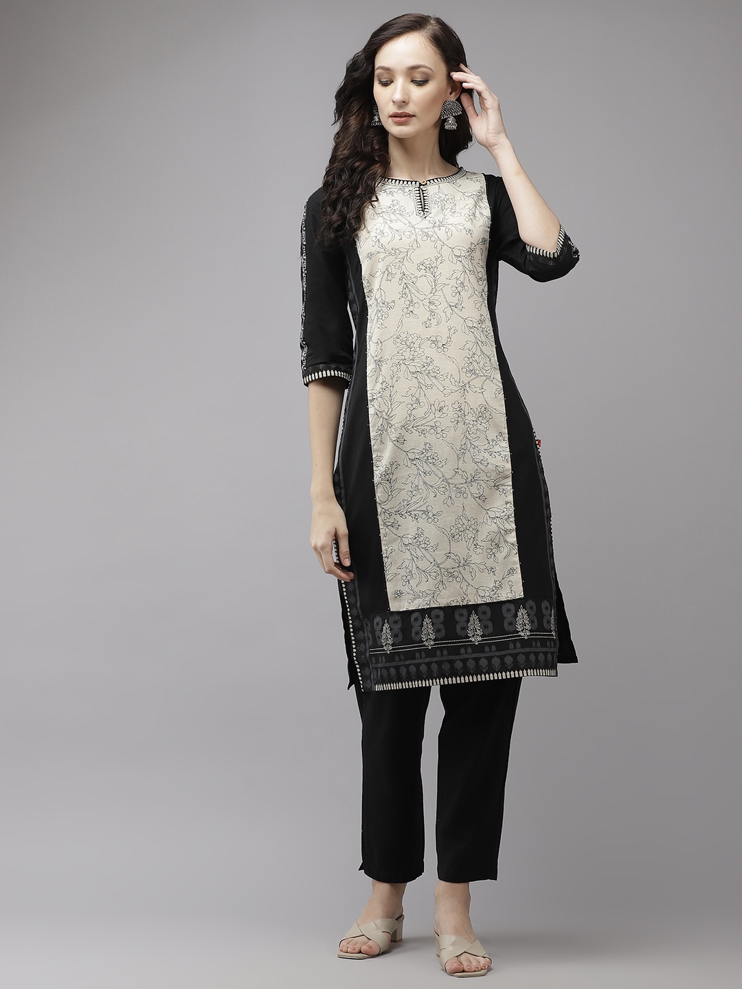 

W Women Off White & Black Ethnic Motifs Printed Keyhole Neck Straight Kurta