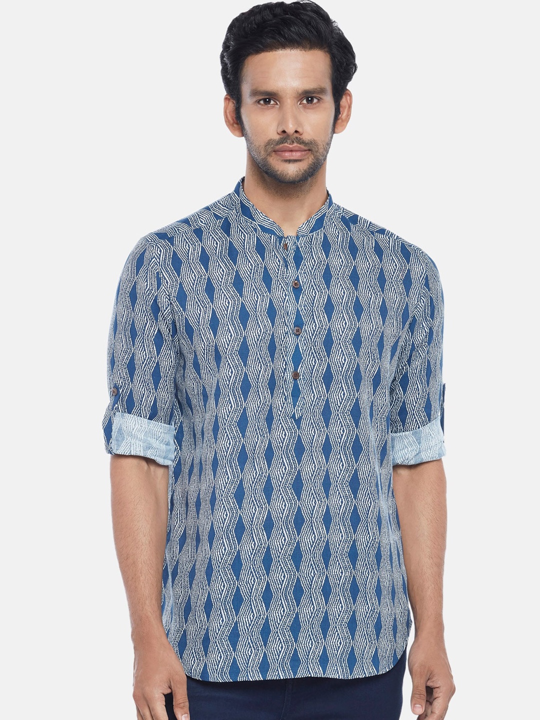 

indus route by Pantaloons Men Blue & White Geometric Printed Kurta