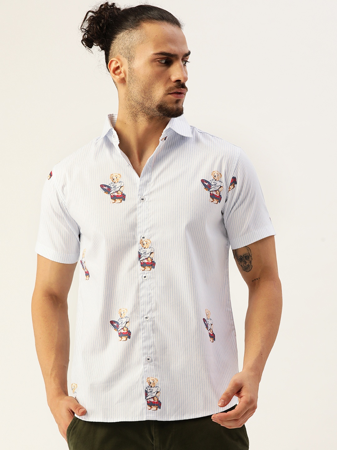 

Molly & Michel Men White Cotton Slim Fit Opaque Striped Casual Shirt