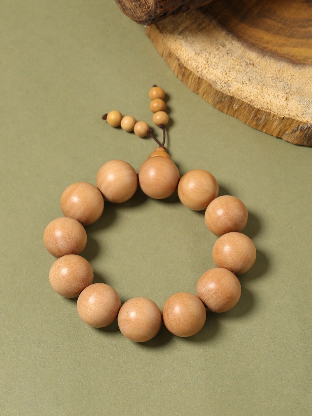 

RDK Unisex Beige Sandalwood Charm Bracelet