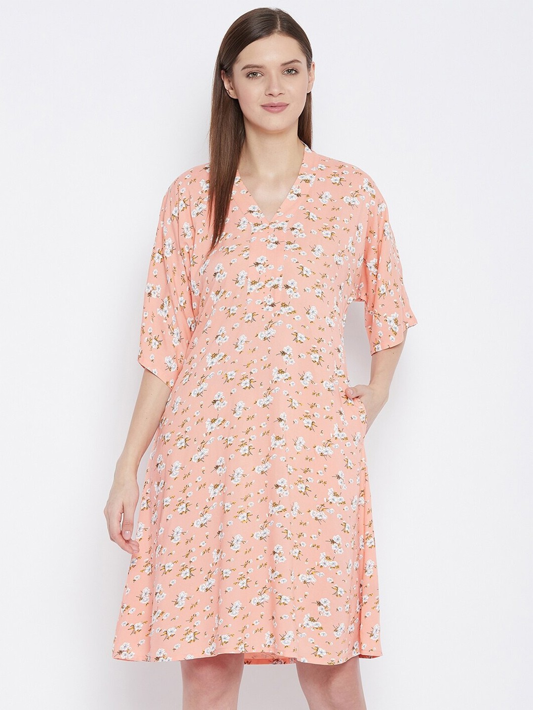 

Hypernation Peach-Coloured Printed Nightdress