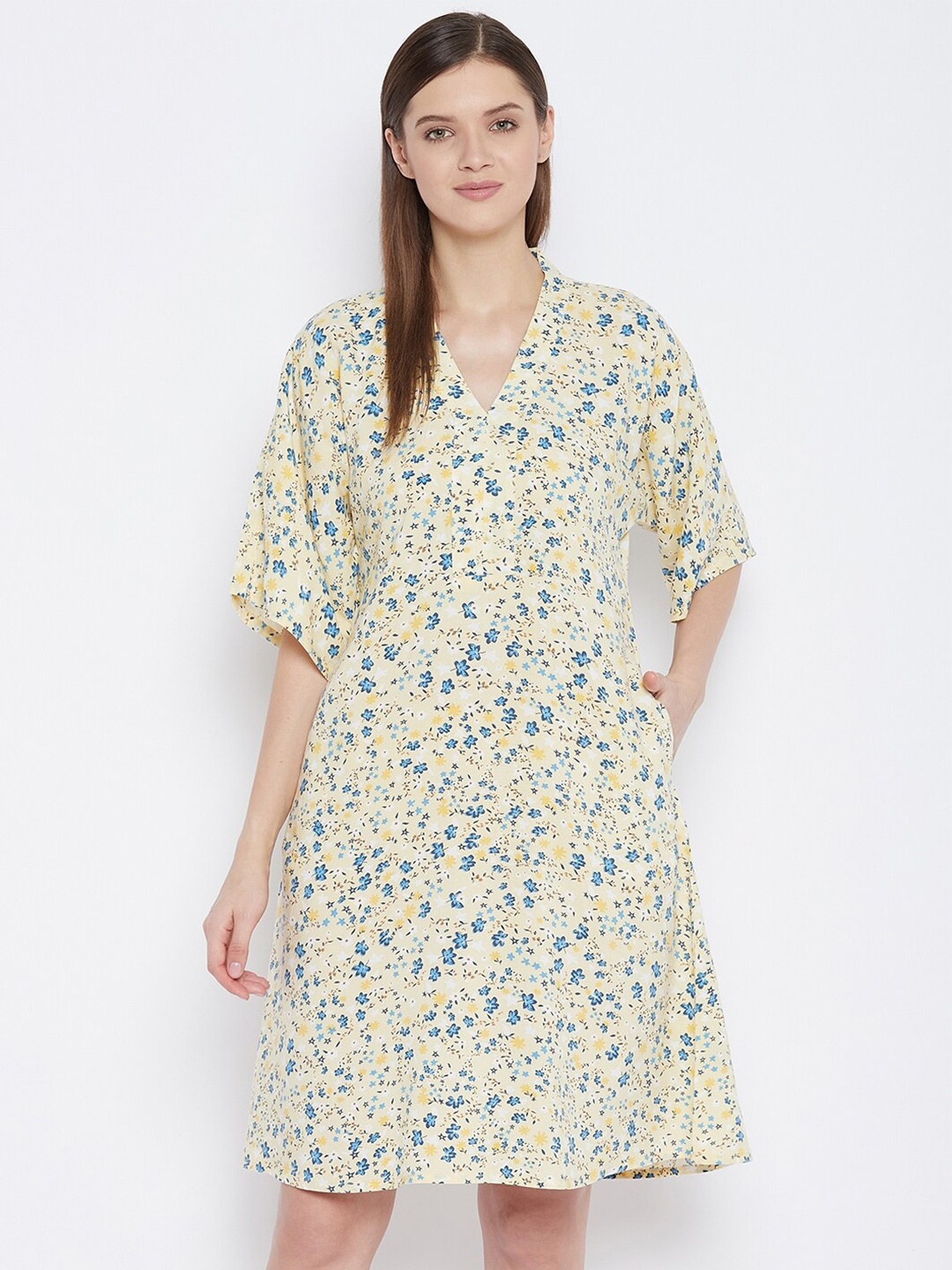 

Hypernation Yellow & Blue Printed Nightdress